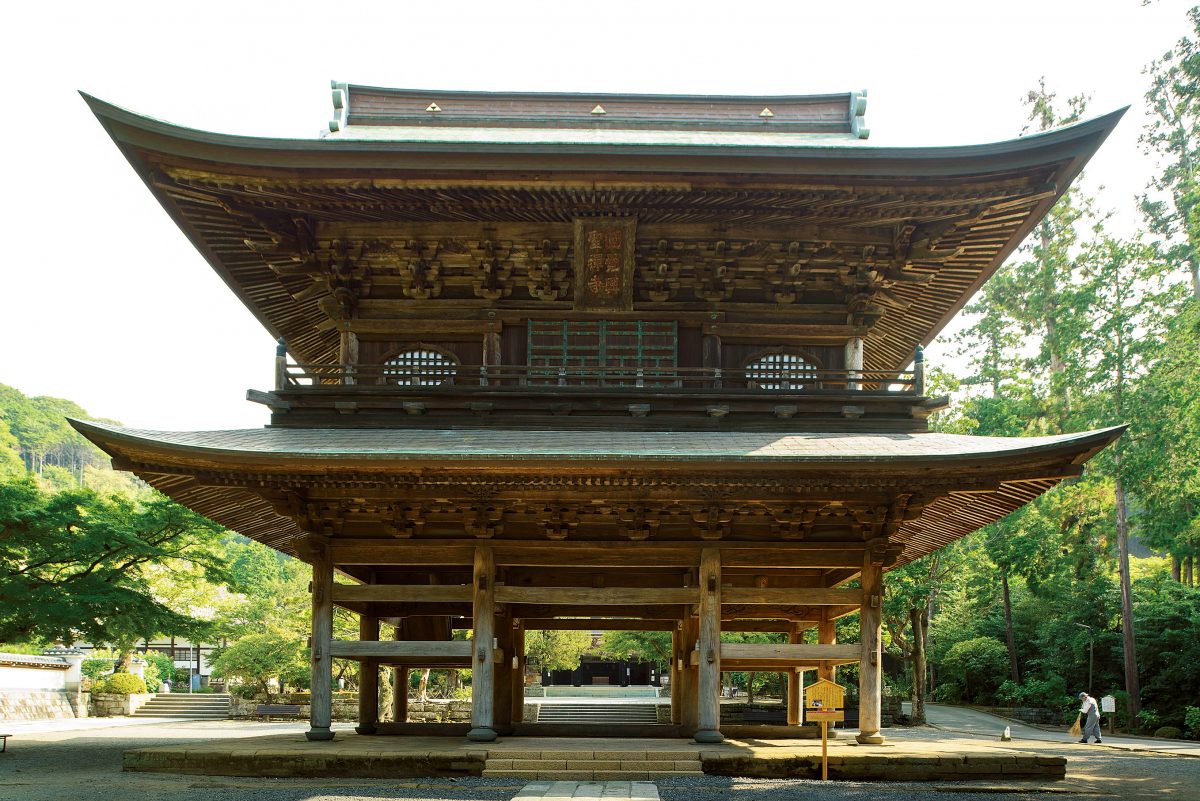 Engaku-ji Temple in kanagawa, Japan - One of Kamakura's most important Zen temples, founded in 1282, featuring National Treasure buildings, tranquil Zen gardens, and serving as the second-ranked of Kamakura's Five Great Zen Temples.
