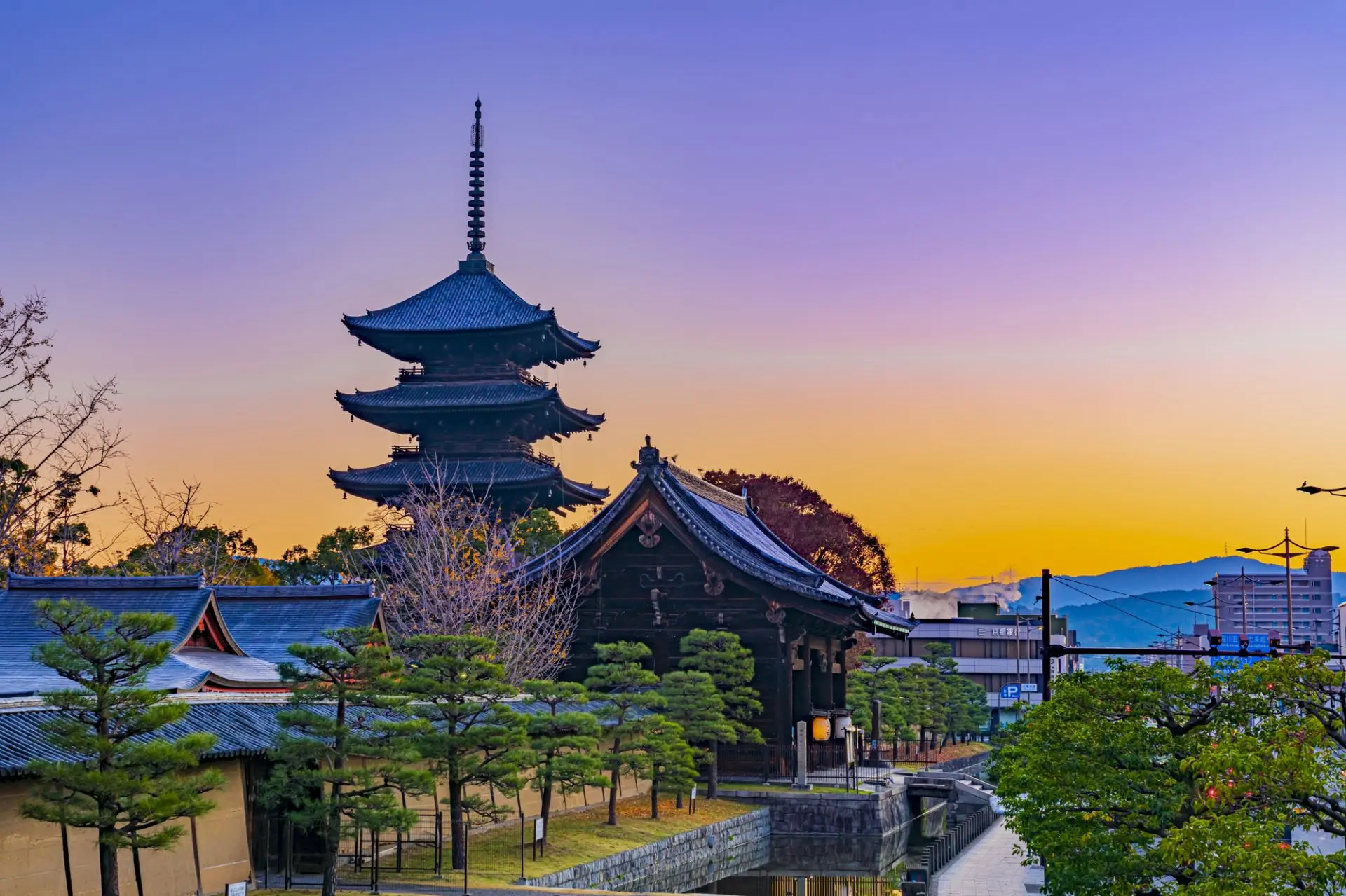 To-ji Temple in kyoto, Japan - UNESCO World Heritage temple featuring Japan's tallest pagoda, impressive Buddha statues, and monthly flea markets near Kyoto Station.